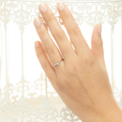 Inel de logodna din aur 18K cu diamant 0,05 ct., model Orsini 01039-05 Inel de logodna din aur 18K cu diamant 0,05 ct., model Orsini 01039-05