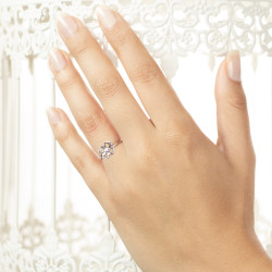 Inel din aur 18K cu diamant 0,005 ct., model trifoi, Orsini 01073