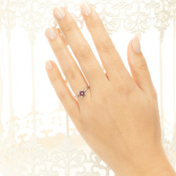Inel din aur 18K cu diamante 0,11 ct. si rubine 0,06 ct., model Orsini Romania Special 2893G-B Inel din aur 18K cu diamante 0,11 ct. si rubine 0,06 ct., model Orsini Romania Special 2893G-B