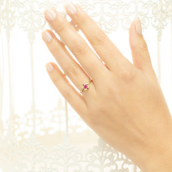 Inel din aur 18K cu diamant 0,01 ct., safire 0,15 ct. si rubine 0,07 ct., model Orsini Romania Special 2894G-B Inel din aur 18K cu diamant 0,01 ct., safire 0,15 ct. si rubine 0,07 ct., model Orsini Romania Special 2894G-B